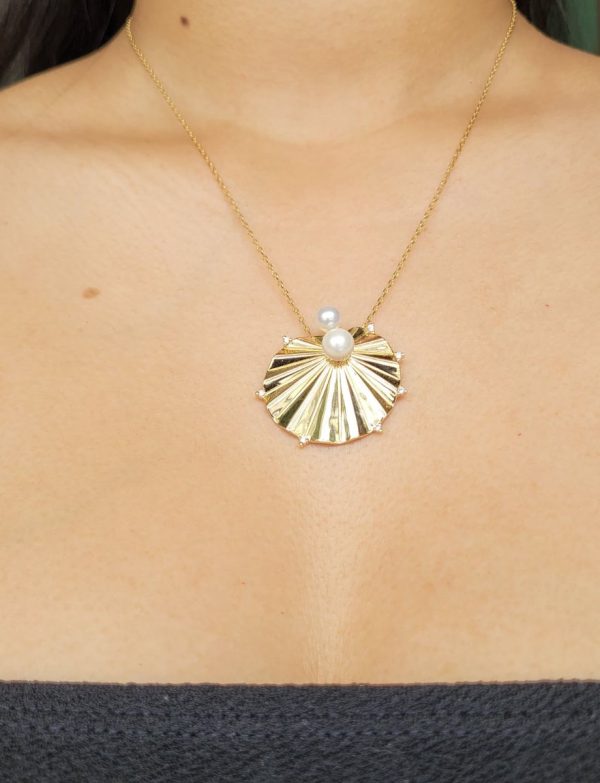 Colar Banhado a Ouro com Pingente de Leque e Pérola - Image 2